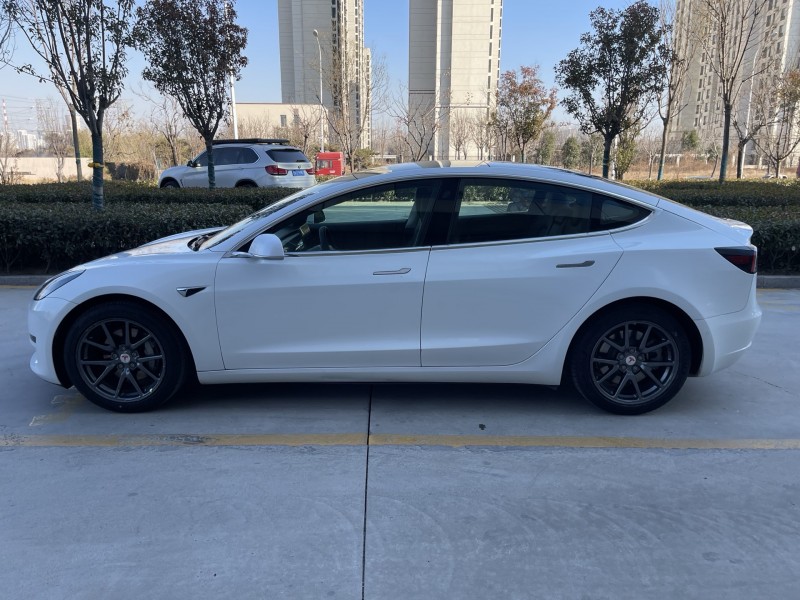 济宁20年特斯拉MODEL 37