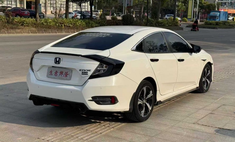 阳江16年本田思域9