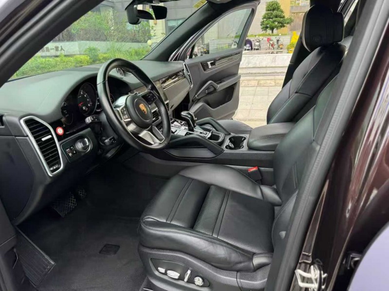 阳江19年保时捷卡宴5