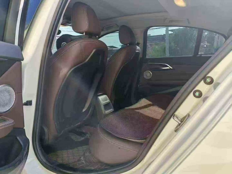 钦州23年宝马1系4