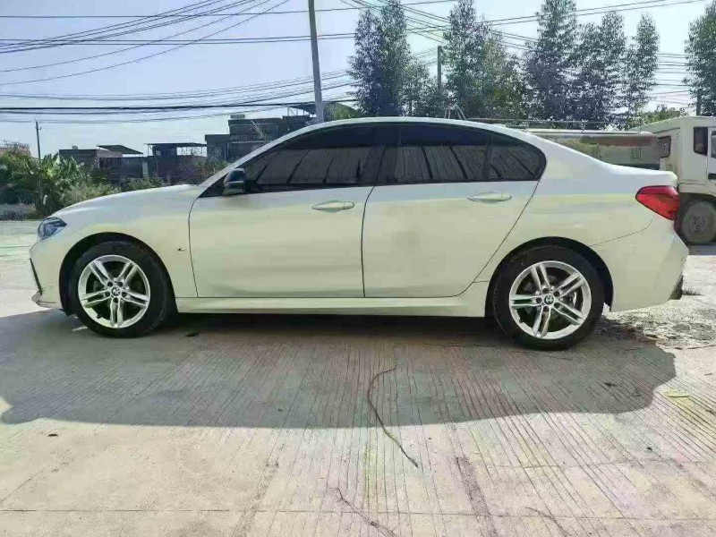 钦州23年宝马1系8