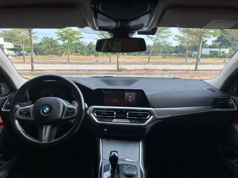 广州22年宝马3系8