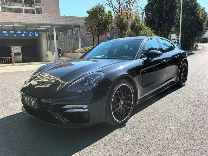 楚雄18年保时捷帕拉梅拉2