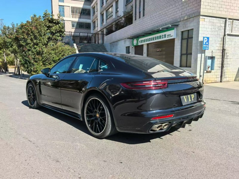 楚雄18年保时捷帕拉梅拉4