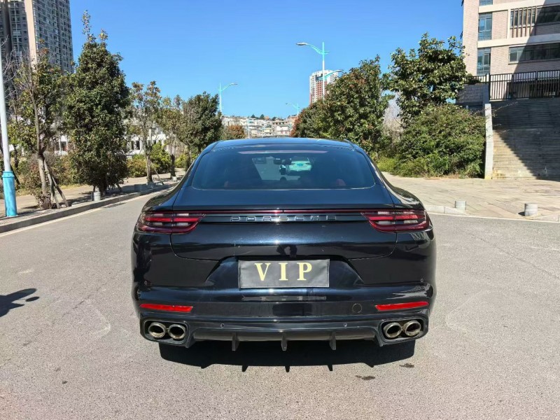 楚雄18年保时捷帕拉梅拉5