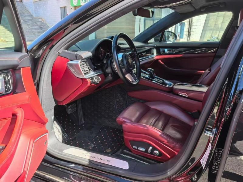 楚雄18年保时捷帕拉梅拉7