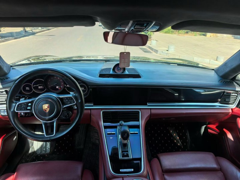 楚雄18年保时捷帕拉梅拉8