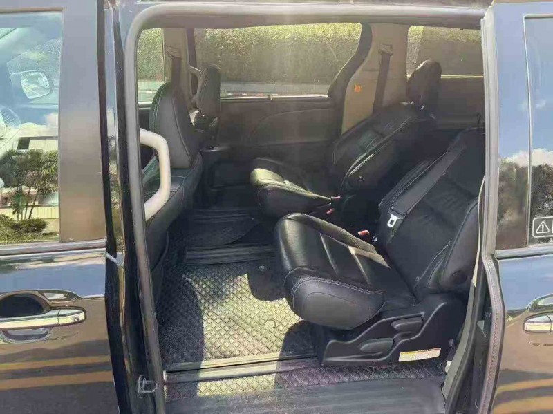 珠海17年丰田塞纳5