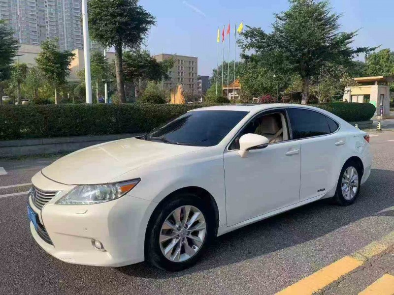 江门14年雷克萨斯ES2