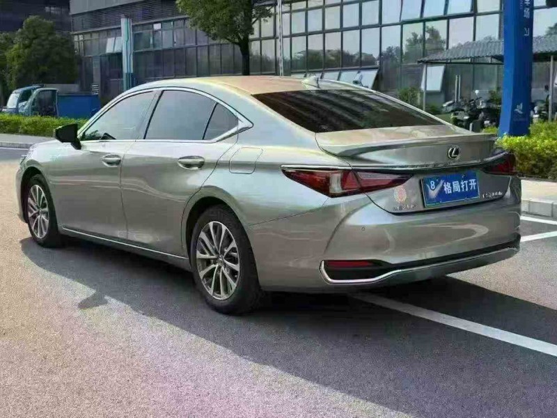 江门23年雷克萨斯ES8
