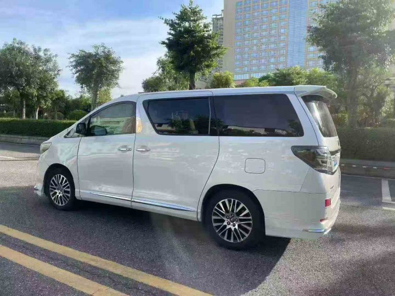 江门12年丰田埃尔法8