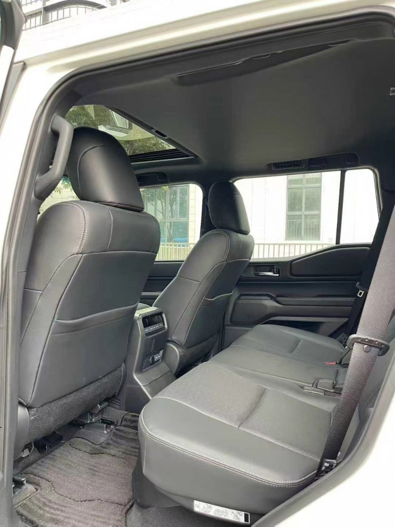 佛山25年丰田普拉多5