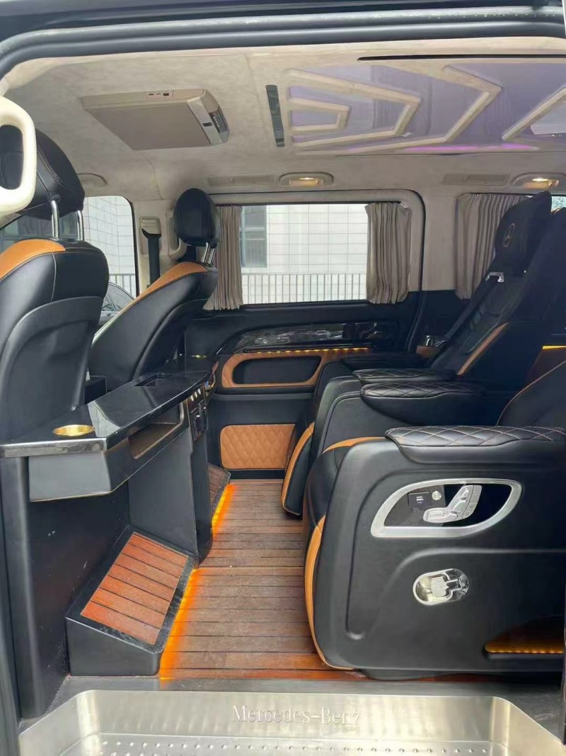 佛山19年奔驰威霆5