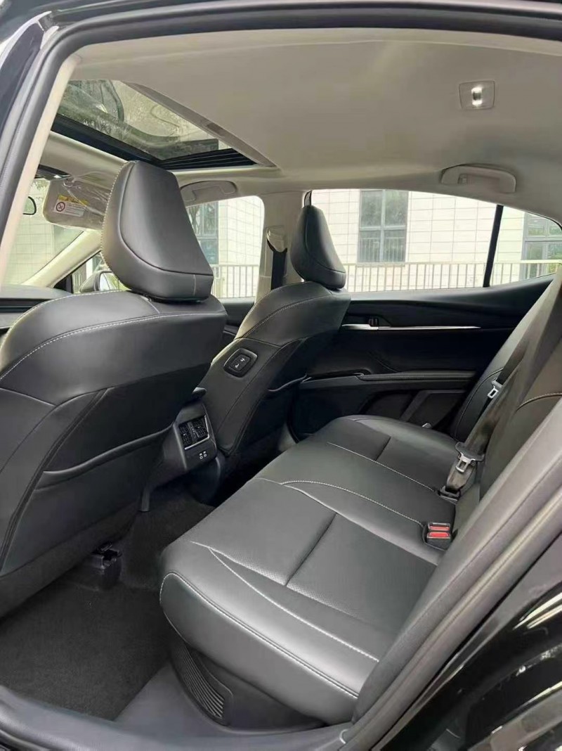 佛山25年丰田凯美瑞5