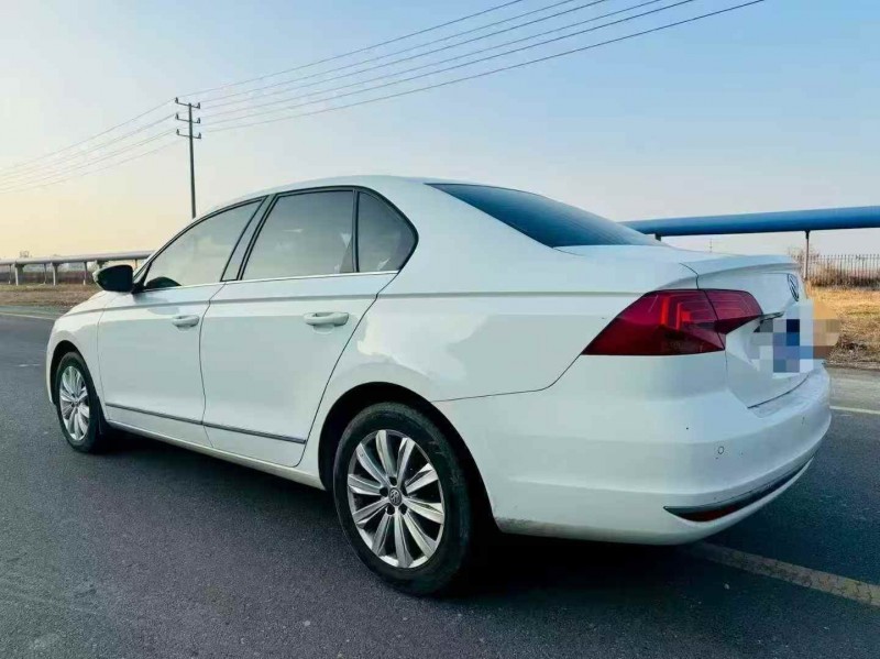 潍坊17年大众宝来7