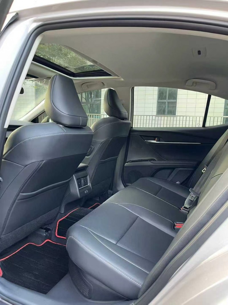 佛山25年丰田凯美瑞5