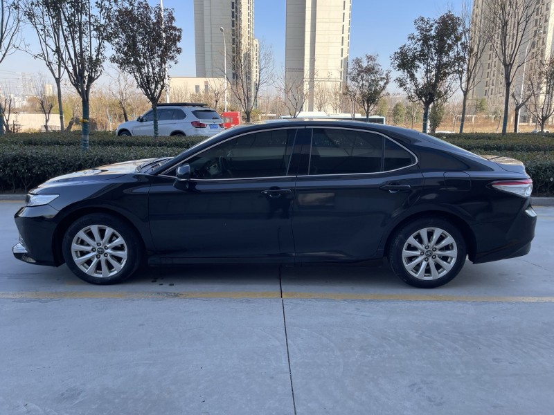 济宁20年丰田凯美瑞8