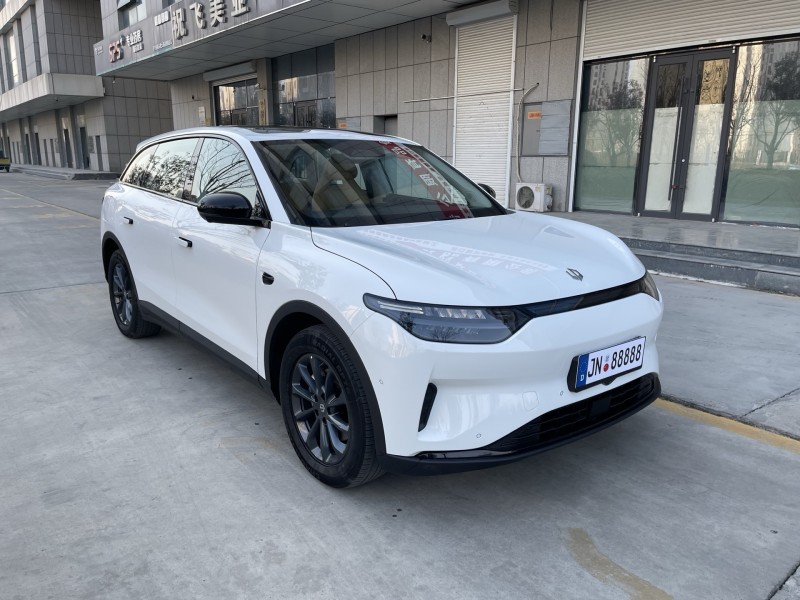 济宁24年零跑汽车C112