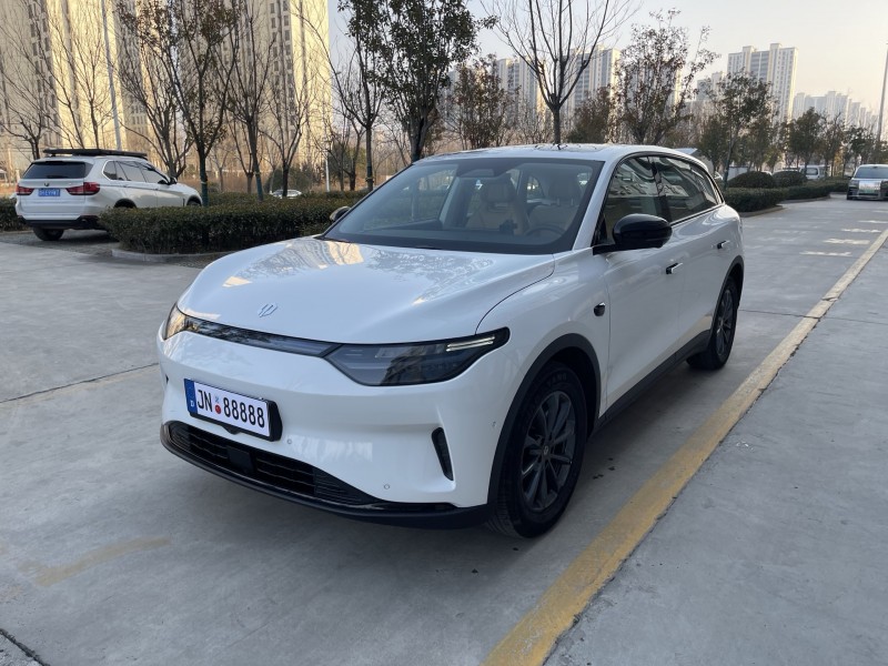 济宁24年零跑汽车C113