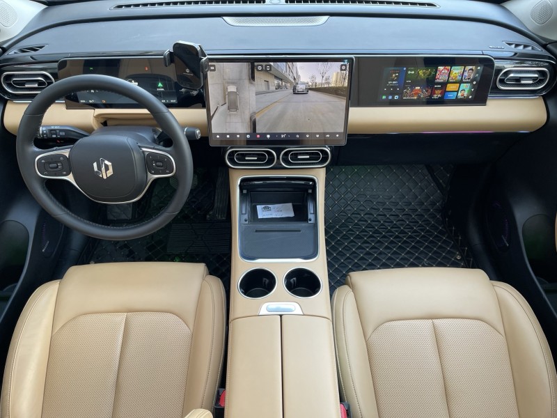 济宁24年零跑汽车C116