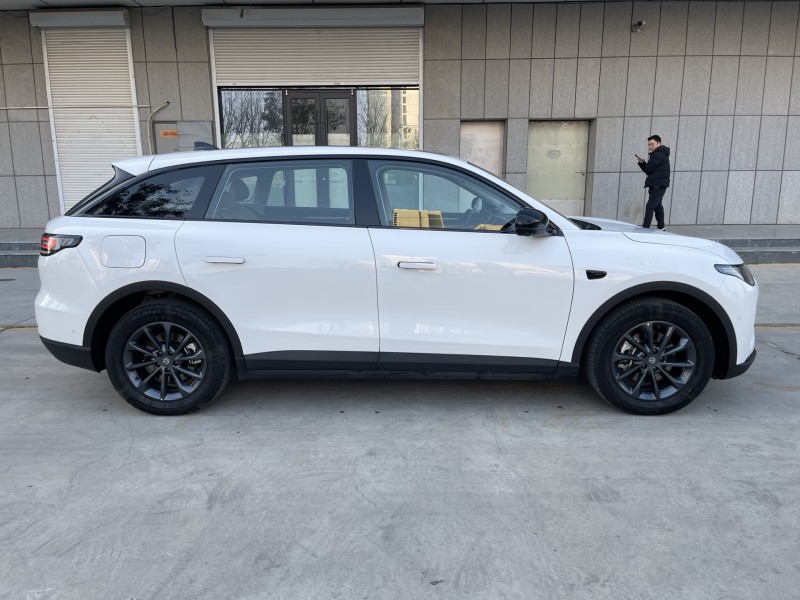 济宁24年零跑汽车C117