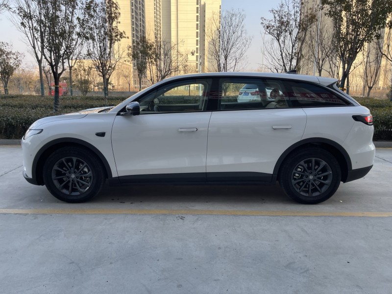 济宁24年零跑汽车C118