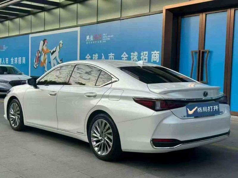 广州22年雷克萨斯ES7