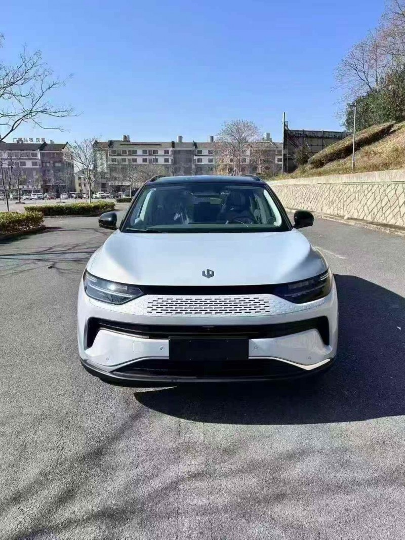 宁波25年零跑汽车C111