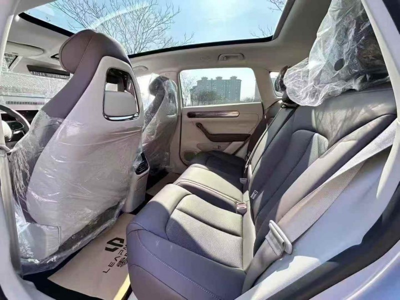 宁波25年零跑汽车C114