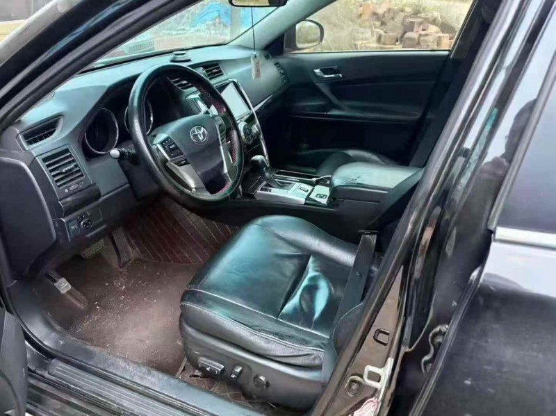 鹰潭12年丰田锐志4