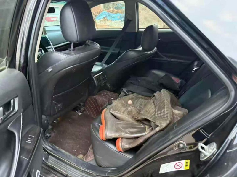 鹰潭12年丰田锐志5