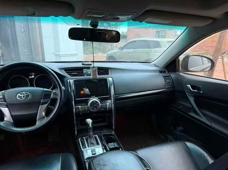 鹰潭12年丰田锐志6