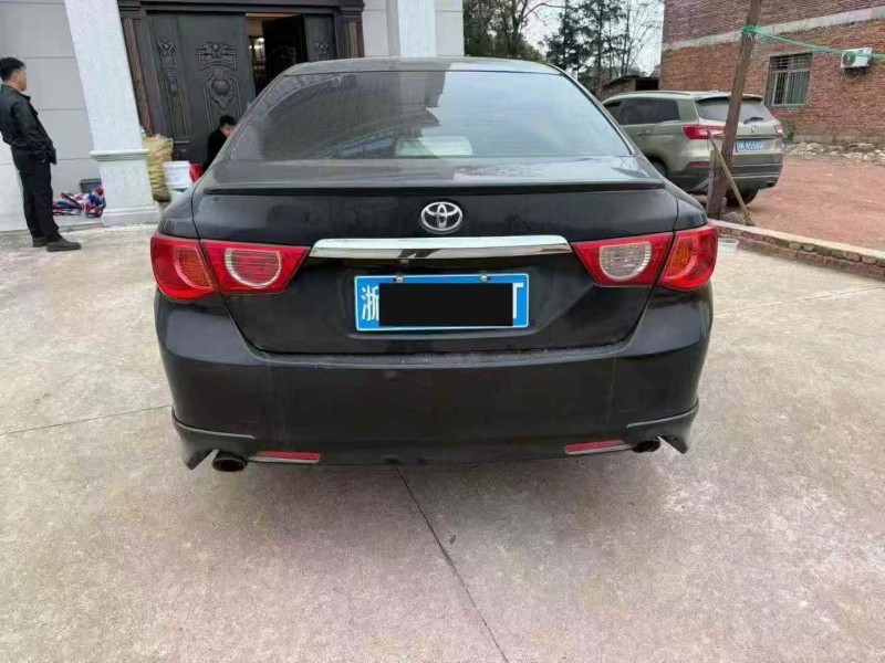 鹰潭12年丰田锐志9