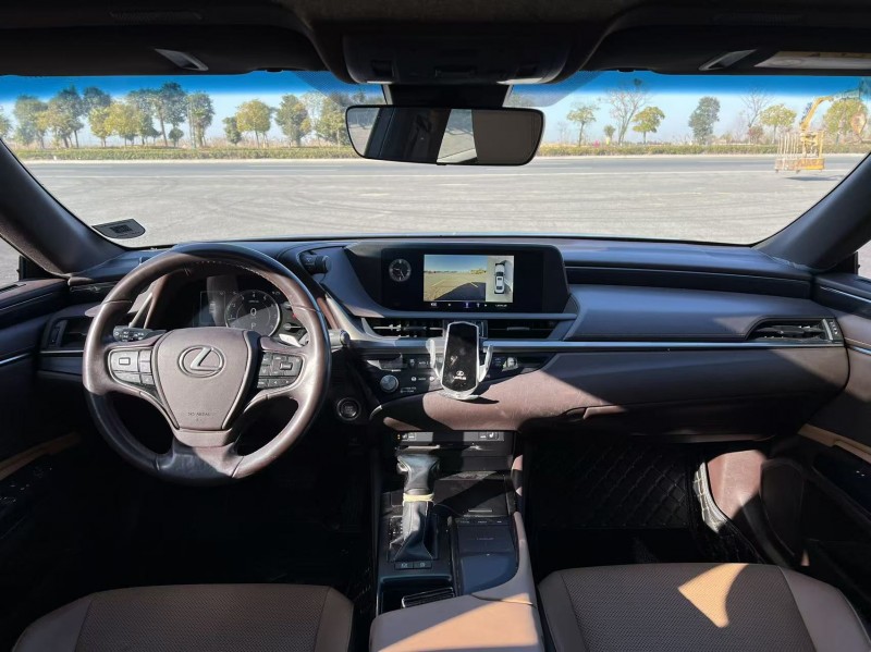 盐城21年雷克萨斯ES7