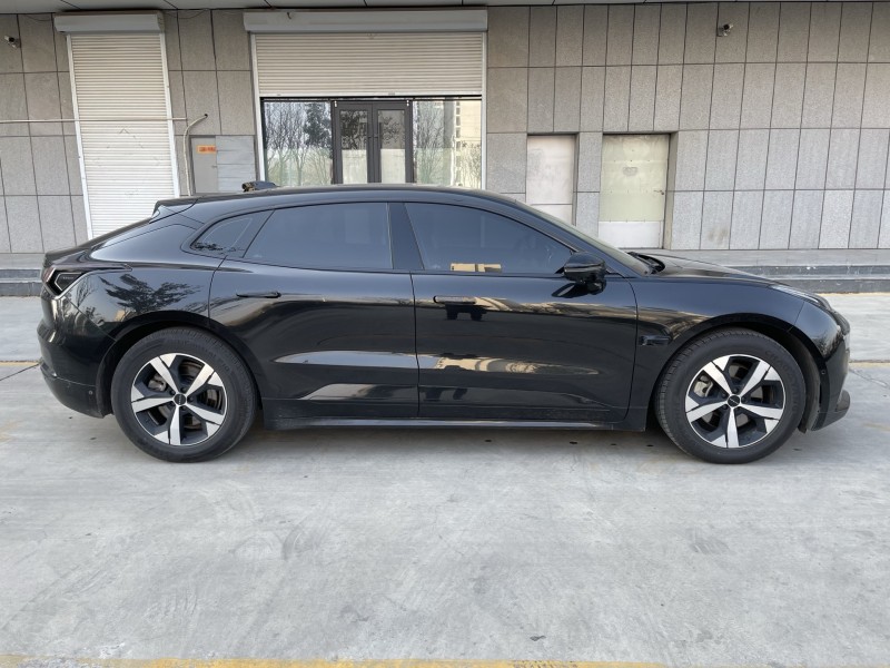 济宁24年极氪汽车0013