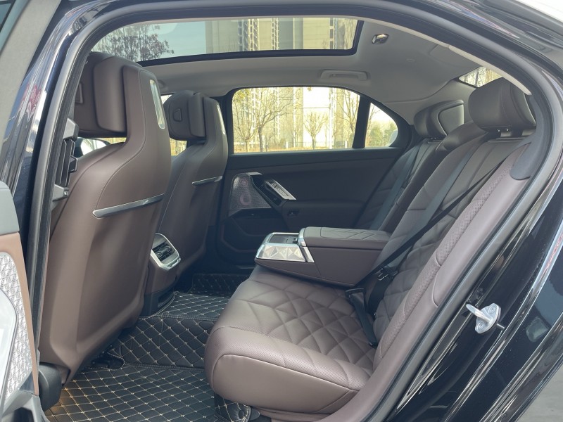 济宁24年宝马7系4