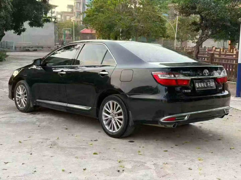 江门17年丰田凯美瑞8