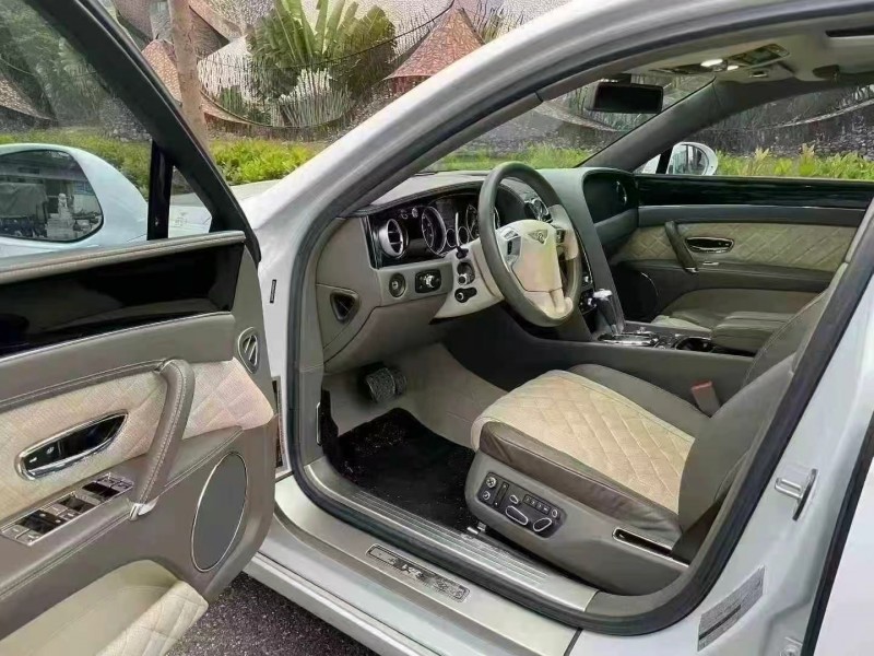 广州17年宾利飞驰4