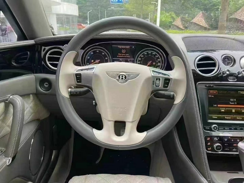 广州17年宾利飞驰6