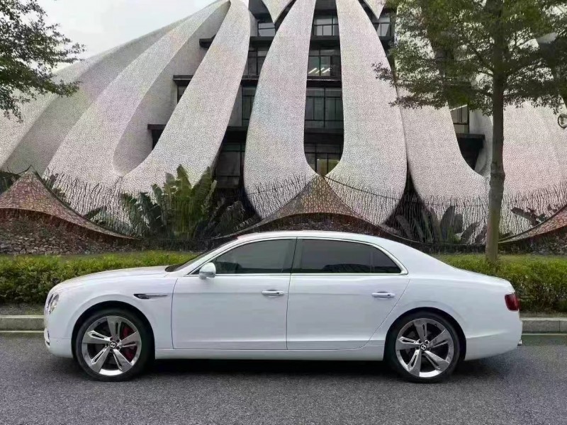 广州17年宾利飞驰8