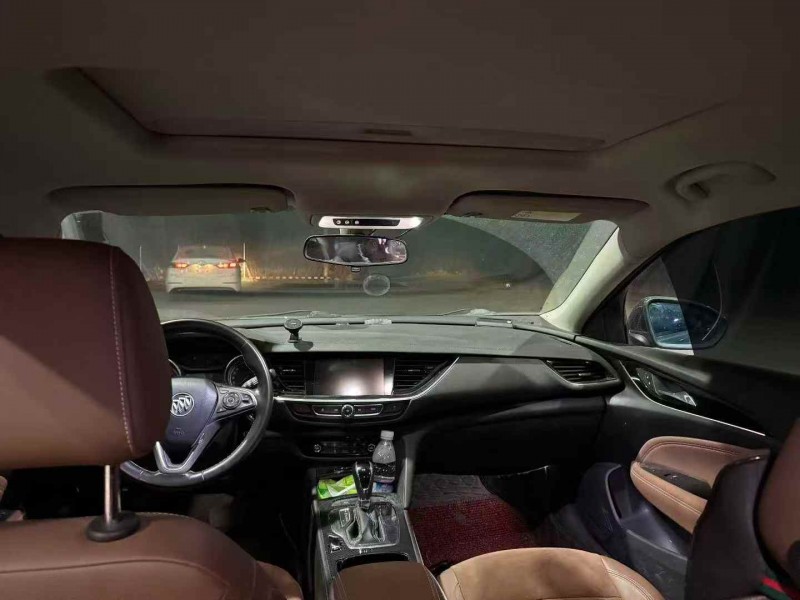 潍坊18年别克君威5