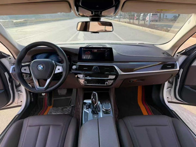 青岛20年宝马5系8