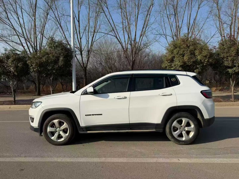 济宁18年Jeep指南者9