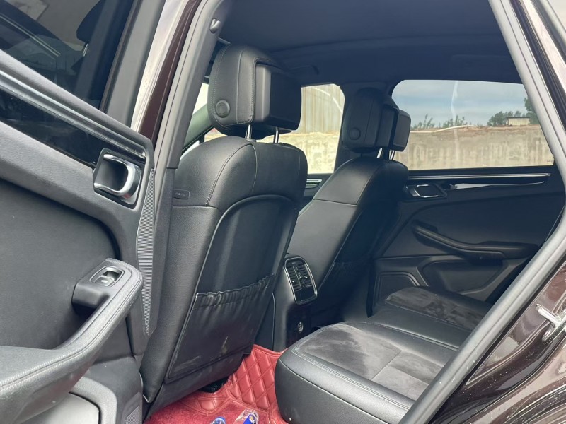 济宁18年保时捷Macan6