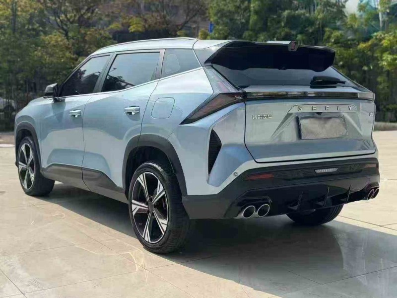 济宁23年吉利博越9