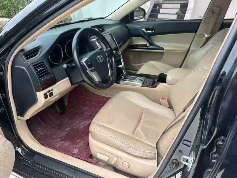 珠海13年丰田锐志5