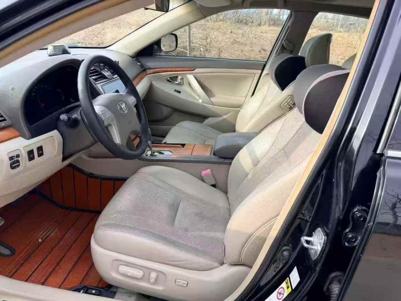 济宁11年丰田凯美瑞5