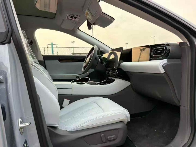 潍坊25年零跑汽车C015