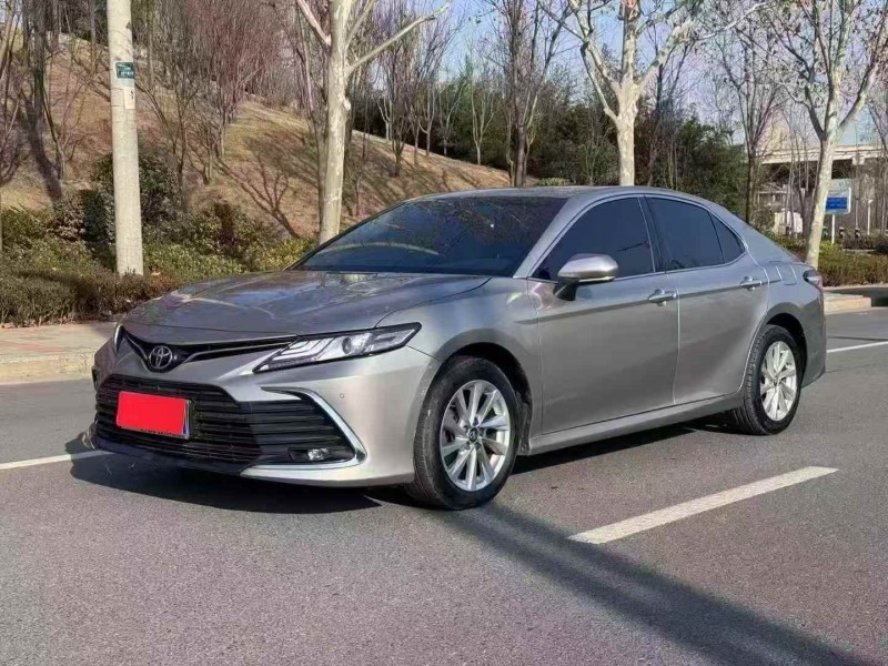 新乡21年丰田凯美瑞3