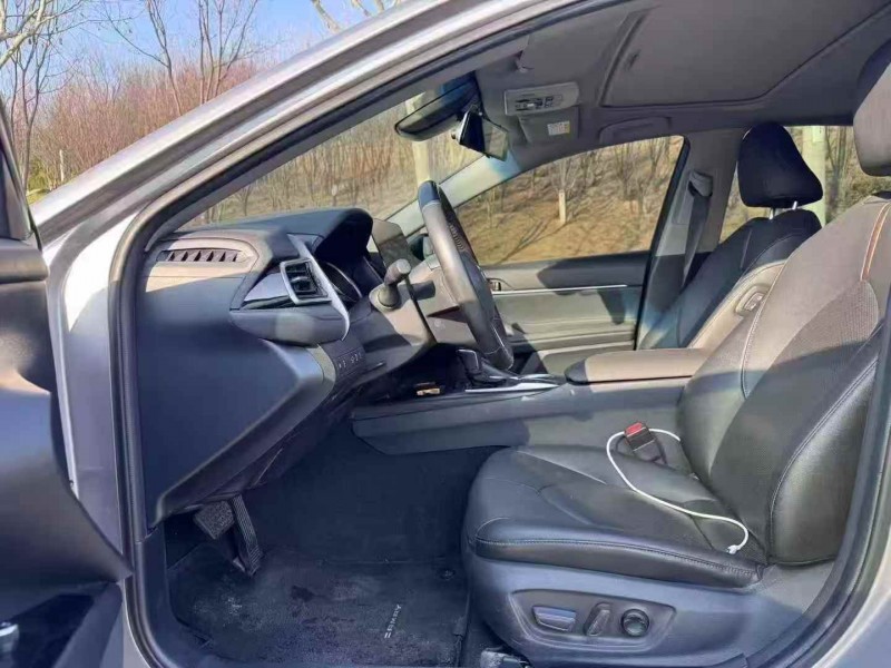 新乡21年丰田凯美瑞4